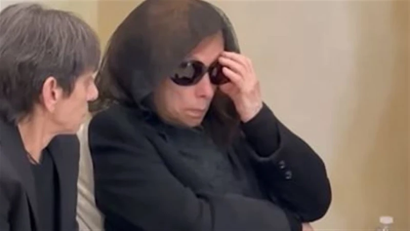 فيروز تنهار بالبكاء في جنازة نجلها هلي الرحباني