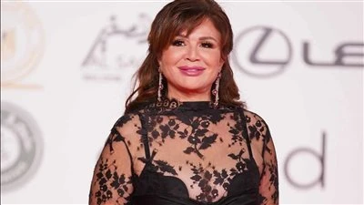 الهام شاهين.. وصفها عصام عمر بـ “لهطة قشطة” في بطل العالم | كيف ردت الفنانة؟