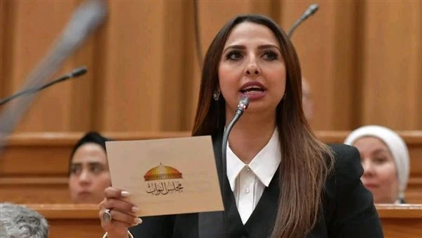 النائبة نشوى الشريف تبهر الجميع بصوتها أثناء أداء اليمين الدستورية بأسلوب محترف
