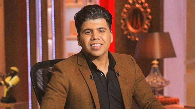 "بموت بالبطيء"، عمر كمال يروج لأحدث أعماله الغنائية