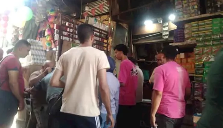 هاتبيع سجاير بأزيد من التسعيرة الرسمية هتتكلبش ياحلو زي ما حصل مع تجار الغربية