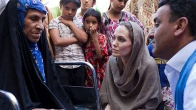 أنجلينا جولي.. رحلة نجمة هوليوود في مخيمات اللأجئين