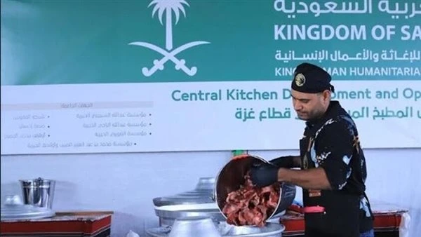 مركز الملك سلمان يطلق مطبخًا مركزيًا في غزة لتقديم 24 ألف وجبة يوميًا