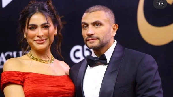 شاهد. هاجر أحمد وزوجها بإطلالة رومانسية