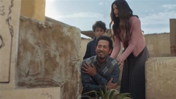 دموع عمرو سعد تهز السوشيال ميديا.. مشهد القبر في "إفراج" يشعل الترند