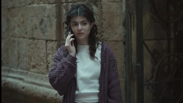 مكالمة خاطفة تطمئن فيها تارا عبود على حبيبها نضال فى صحاب الأرض