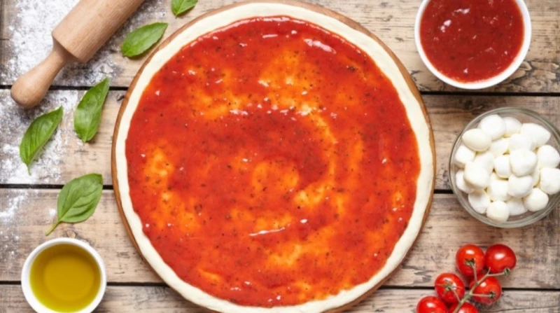 على سفرة الإفطار. طريقة عمل صلصة البيتزا بطعم المطبخ الإيطالي في رمضان