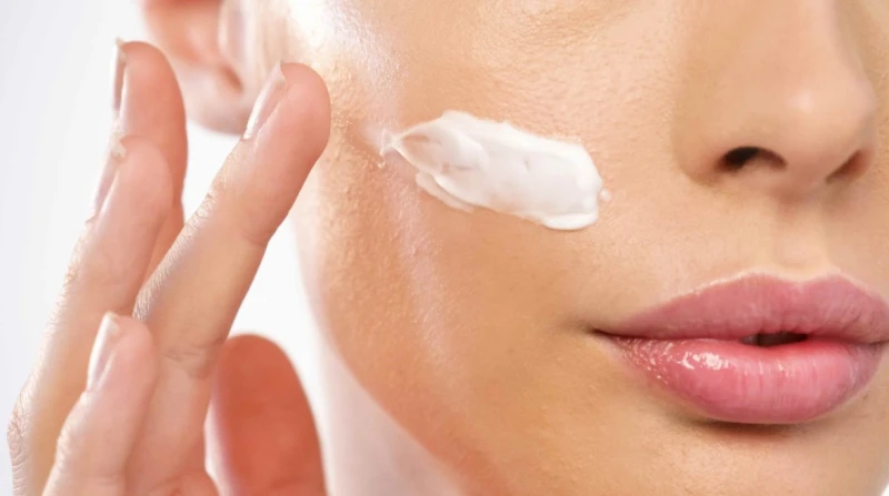 أقوى 4 مرات من الهيالورونيك، سلاحك السحري لترطيب البشرة في رمضان