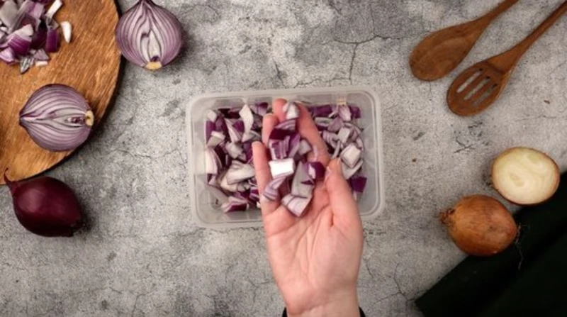 تفريزات رمضان 2026، حيل ذكية لتخزين البصل والثوم دون فقدان الطعم