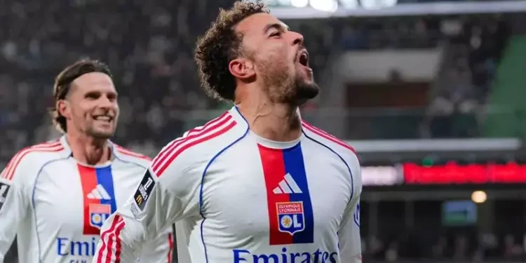 أولمبيك ليون يتجاوز ليل بهدف في الدوري الفرنسي