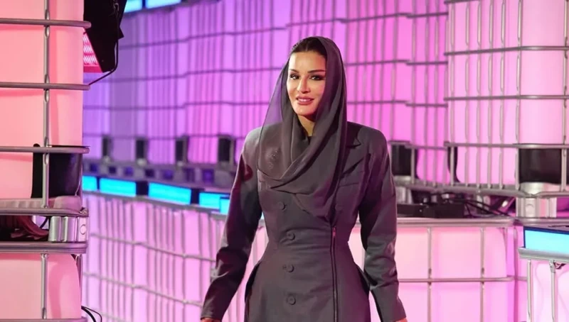 الشيخة موزا تختار الهوت إطلالة تجمع بين القيادة والرقيّ (صور وفيديو)