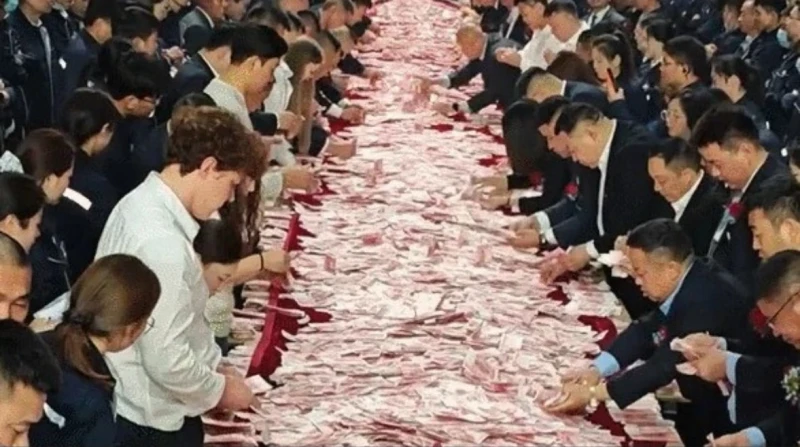 "فلوس زي الرز". شركة صينية تغرق موظفيها بـ180 مليون يوان