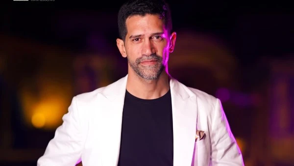 وفاة زوج عمه الفنان أحمد مجدي