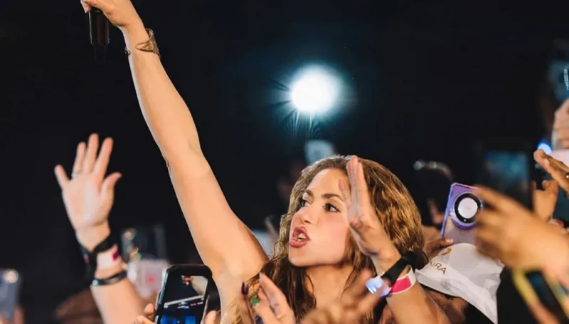 شاكيرا تنشر فيديو باللغة رسالة تُشعل السوشيل ميديا (فيديو)