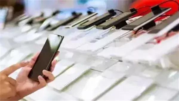 لميس الحديدي تطالب حماية المنافسة بالتحقيق في رفع أسعار أجهزة المحمول