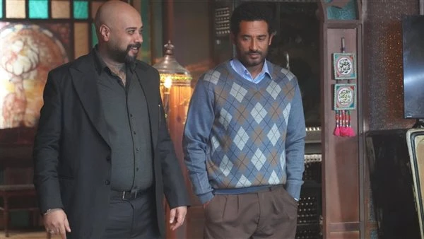 ابه العظمة دي. تامر حسني يشيد بـ مسلسل إفراج بطولة عمرو سعد