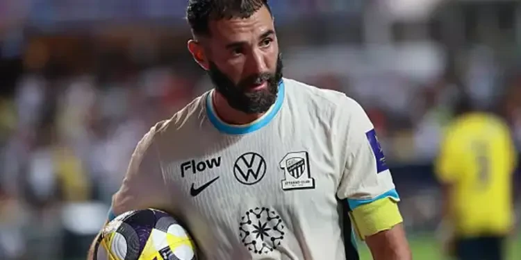 بنزيما يتمرن… وقرار المشاركة لسه في الدرج