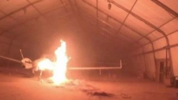 عناصر داعش تقتحم مطار نيامي في النيجر وتحرق الطائرات. فيديو