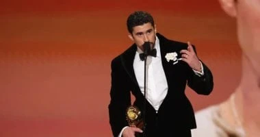 باد باني يفوز بجائزة جرامي ألبوم العام