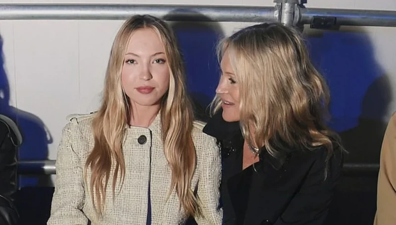 كيت موس ونجوم Bridgerton في الصفوف الأماميّة لعرض بربري 2026 في لندن (صور وفيديو)