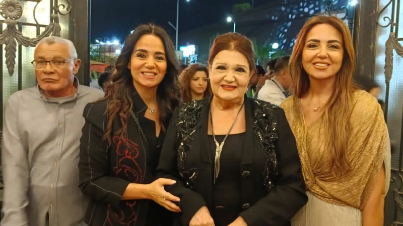 ميمي جمال الأمومة أحلى حاجة في حياتي و أحب لقب" ماما ميمي "