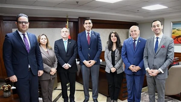 وزير الشباب والرياضة يودّع ممثل صندوق الأمم المتحدة للسكان بعد انتهاء فترة عمله بمصر