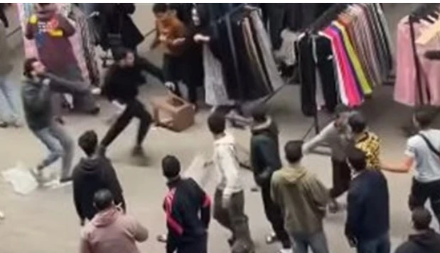 خناقة شوارع في فيصل: اسلحة بيضا وضرب ايه القصة