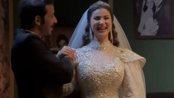 رقصة المروحة.. هدى الإتربي تنشر فيديو كواليس فرح نؤة ومنعم في مناعة