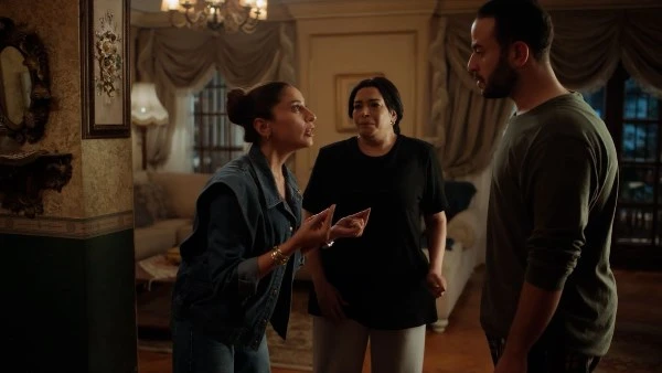 مواجهة ساخنة جدًا بين دينا الشربيني وشقيقها في اتنين غيرنا