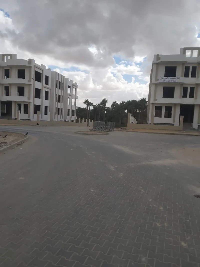 مخالفات جديدة في دريم لاند. فيلات على الجولف دون ترخيص وعمارات بلا سند بالمخطط العام