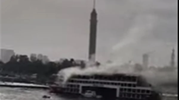 نشوب حريق هائل في مركب نهري بمنطقة الزمالك