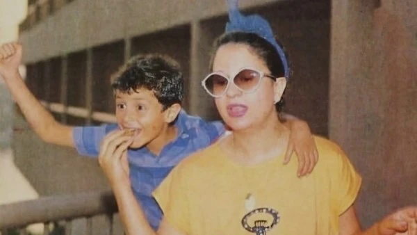 بحبك الفيشاوي يتذكر والدته الراحله بكلمات مؤثرة