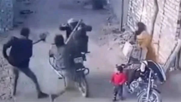 حبس 5 متهمين بالشرقية بعد الاعتداء على أسرة بأداة حادة