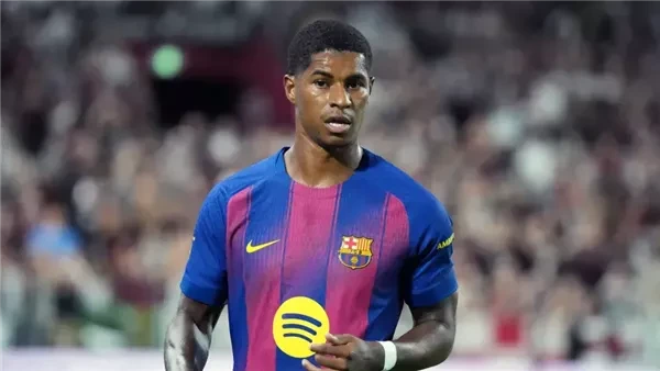 باريس سان جيرمان يدخل سباق راشفورد… إنريكي يقود الصفقة ويصعّب موقف برشلونة