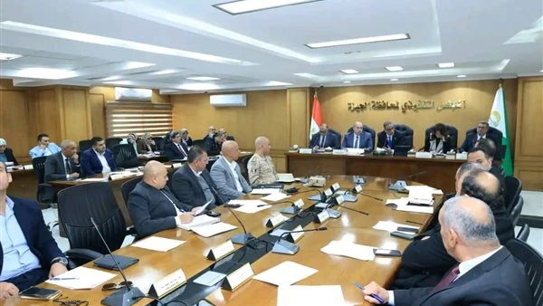 محافظ الجيزة يشدد على الانضباط وتسريع وتيرة العمل لتحسين الخدمات