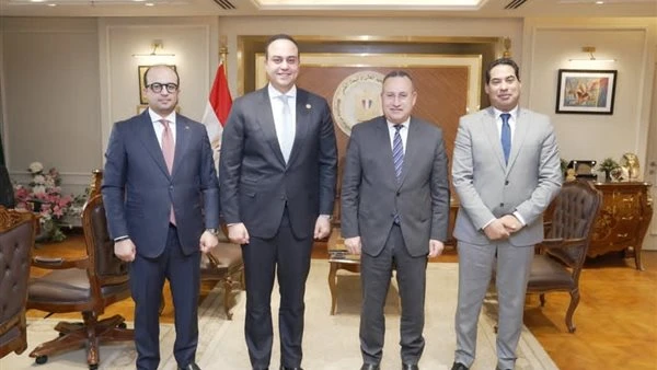 وزير التعليم العالي يبحث مع رئيس هيئة الرعاية تعزيز التكامل مع"التأمين الصحي الشامل"