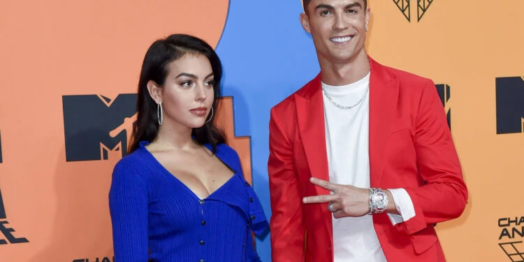 “رونالدو” ملك الكرة والاستثمار: إمبراطورية من الذهب والنجاح