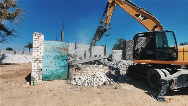 إزالة 20 حالة تعدي بـ6 مراكز وحي شرق ضمن الموجة الـ28 بأسيوط