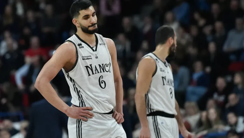 محمد أميني يرفع الصوت ضد النظام الإيراني