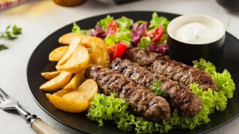 أسرار لكفتة مشوية "جوسي" وذائبة على مائدة الإفطار برمضان