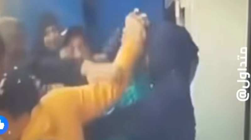 "نزع حجابي وشدني من شعري"، أول تعليق من موظفة شركة اتصالات شهيرة بعد اعتداء عميل عليها