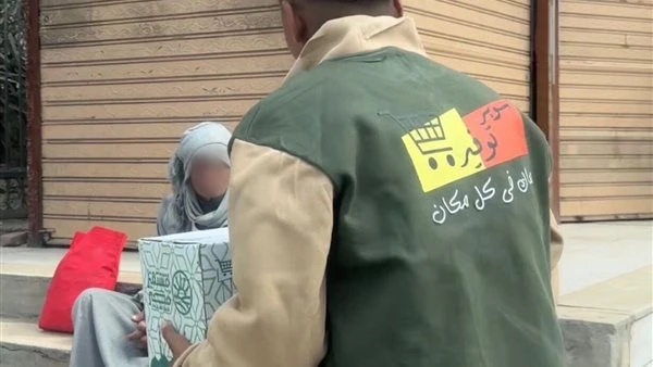 محافظ الغربية يتابع توزيع مساعدات غذائية للأسر الأولى بالرعاية بالمحافظة