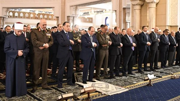 الرئيس السيسي يؤدي صلاة عيد الفطر بمسجد الفتاح العليم بالعاصمة الجديدة