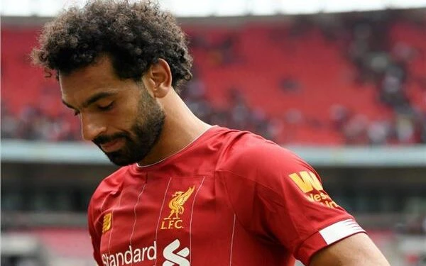 يتفوق على رونالدو. أسطورة ليفربول يفاجئ محمد صلاح