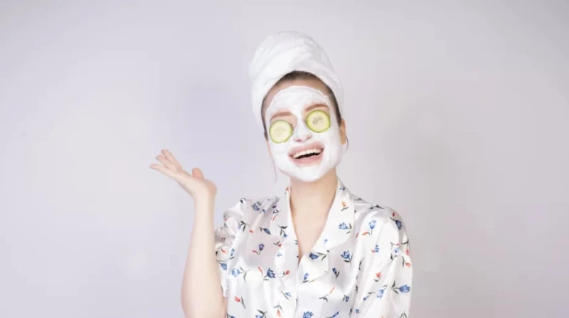 ماسكات العيد بعلبة زبادي واحدة. وصفات سحرية لبشرة نضرة