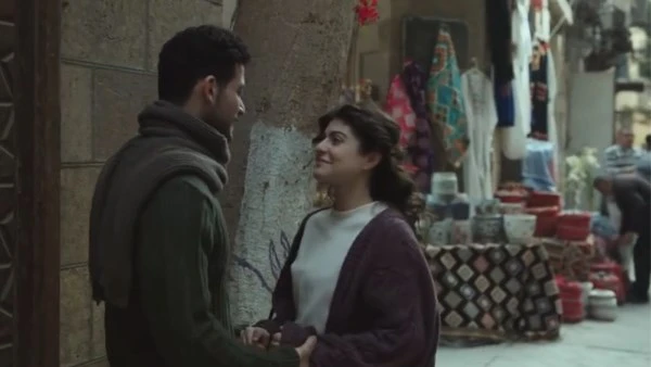 نظرات لقاء بين تارا عبود وحبيبها في الحلقة الحادية عشرة من «صحاب الأرض»