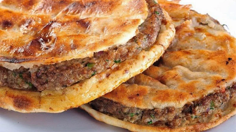 من التتبيلة للقرمشة. سر الحواوشي الأصلي في عزومات رمضان 2026