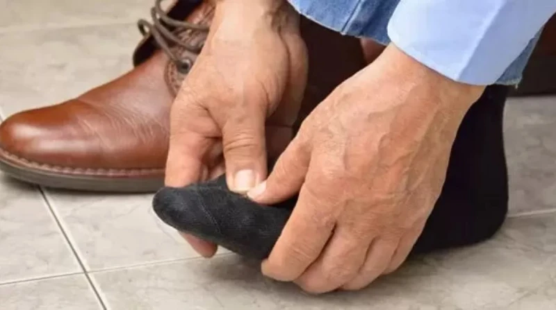 كيف تتعامل مع الأحذية الجديدة الضيقة؟. طرق بسطية لتوسيعها
