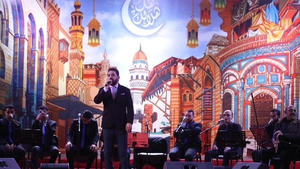 تفاعل لافت وإقبال جماهيري على الليلة الكبيرة وفرقة راحة الأرواح بالهناجر