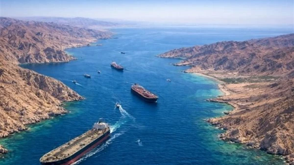 رغم إغلاق مضيق هرمز.. ترامب يلوّح بإنهاء الحرب على إيران